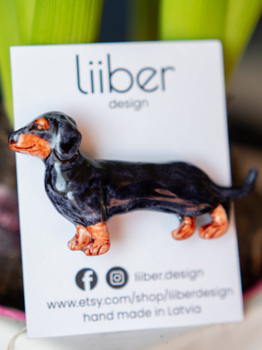 Piespraude - MELNAIS TAKSIS