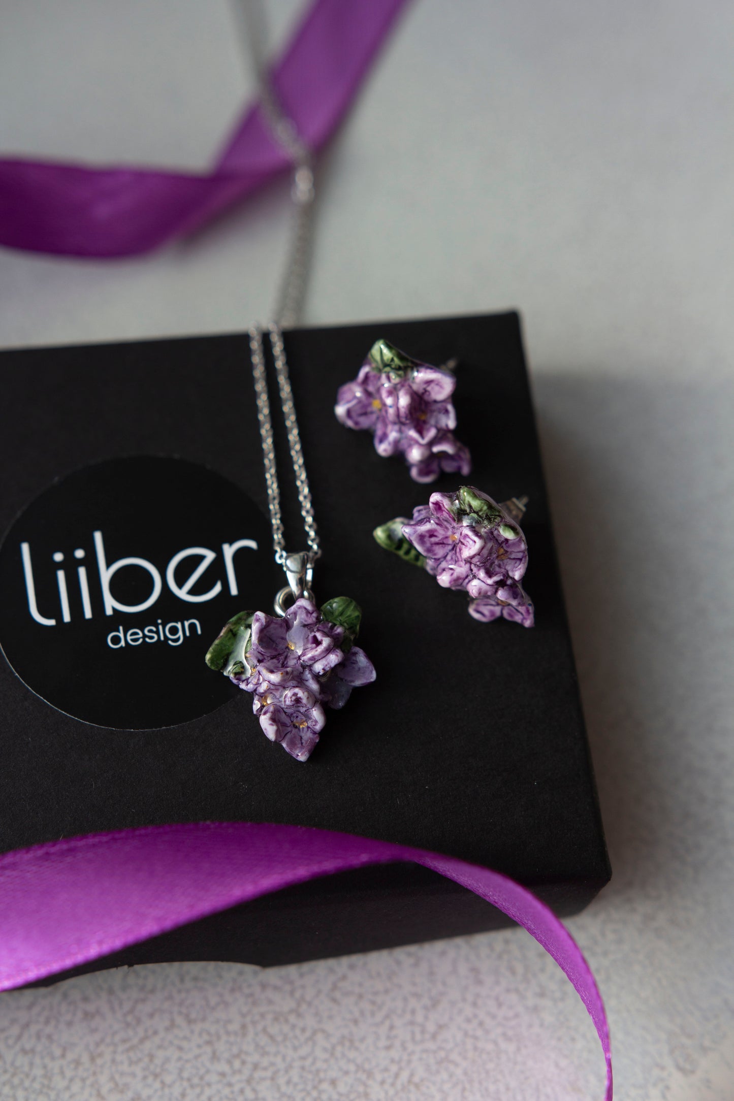 Komplekts - CERIŅI GAIŠIE (auskari + kaklarota)